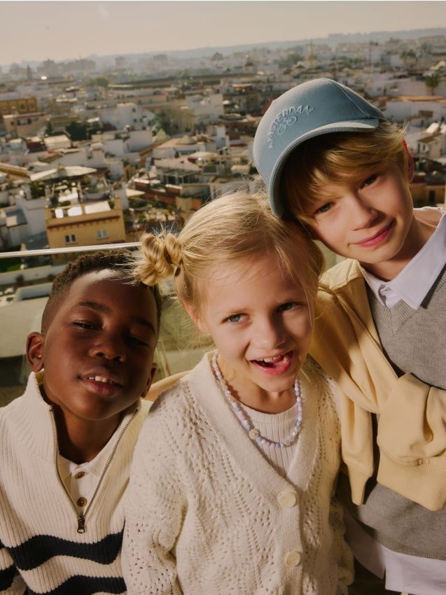 lässig geschnittene strickjacke aus strickmaterial…